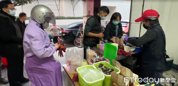 ▲台南百年老店阿全碗粿大年初一上午因火警燒燬，老闆曾朝欽里長僅花3天時間，就租屋重新開幕營業，民眾都覺得很驚訝。（圖／記者林東良翻攝，下同） 