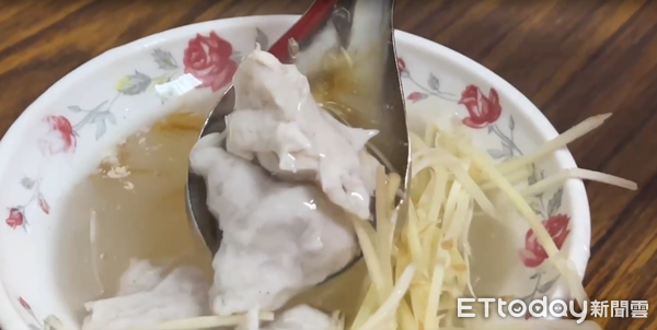 ▲台南百年老店阿全碗粿大年初一上午因火警燒燬，老闆曾朝欽里長僅花3天時間，就租屋重新開幕營業，民眾都覺得很驚訝。（圖／記者林東良翻攝，下同） 