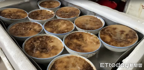 ▲台南百年老店阿全碗粿大年初一上午因火警燒燬，老闆曾朝欽里長僅花3天時間，就租屋重新開幕營業，民眾都覺得很驚訝。（圖／記者林東良翻攝，下同） 