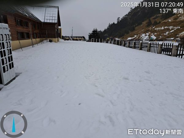 ▲▼             南投合歡山積雪。（圖／記者高堂堯翻攝）