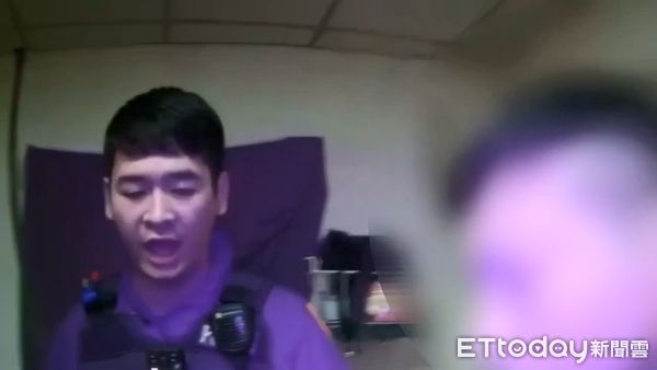 ▲警方逮捕縱火黎男起獲犯案工具噴燈。（圖／記者張君豪翻攝）