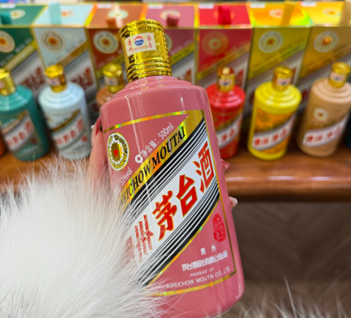 ▲茅台今年推出的蛇年生肖限定酒。（圖／翻攝自微博）