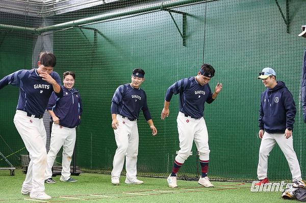 ▲▼樂天巨人善用亞太棒球場各種設施。（圖／截自樂天巨人官方IG）