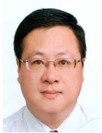 亞洲專業醫務管理顧問有限公司負責人楊進盛自稱醫師，以投資醫療設備和洗腎儀器為由吸金超過50億，卻在檢警上門前早一步出境，如今可能窩藏在中國廣州。（圖／翻攝調查局外逃通緝罰查詢系統）