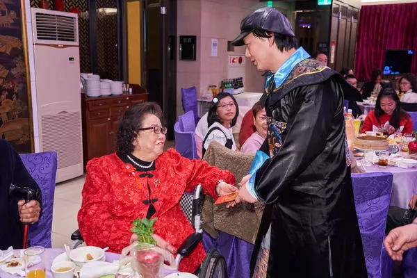 ▲▼蕭煌奇犒賞員工豪撒50萬。（圖／華納音樂提供）