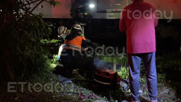 ▲▼台鐵傳出死傷事故，單車男騎士行經花蓮玉榮醫院前的平交道，與火車發生碰撞。（圖／記者柯政誟攝）