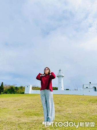 ▲屏東「台灣祭」4月登場，周春米PO照拼觀光：我比鵝鑾鼻燈塔還高耶。（圖／記者陳弘修翻攝）