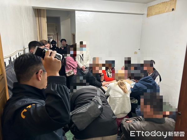 ▲台南警方查獲「妞妞」職業賭場，賭客哀號「警察過年都不放假嗎？」（圖／記者林東良翻攝，下同）