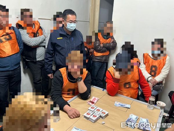 ▲台南警方查獲「妞妞」職業賭場，賭客哀號「警察過年都不放假嗎？」（圖／記者林東良翻攝，下同）