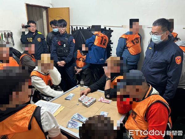 ▲台南警方查獲「妞妞」職業賭場，賭客哀號「警察過年都不放假嗎？」（圖／記者林東良翻攝，下同）