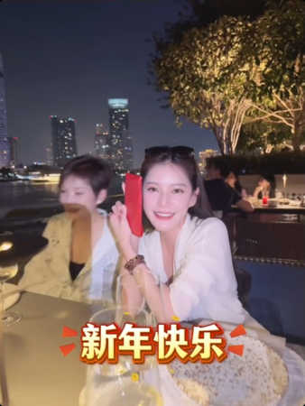 ▲▼張蘭與親家母相見歡。（圖／翻攝自微博）