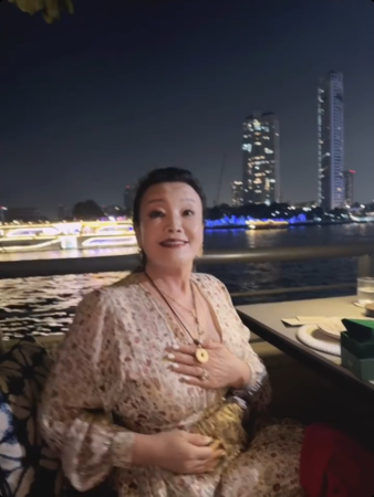 ▲▼張蘭與親家母相見歡。（圖／翻攝自微博）