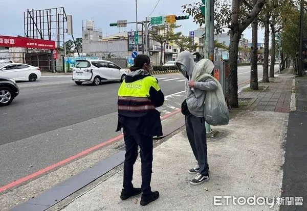 ▲19歲黃姓男子負氣離家獨走10餘公里。（圖／平鎮警分局提供）