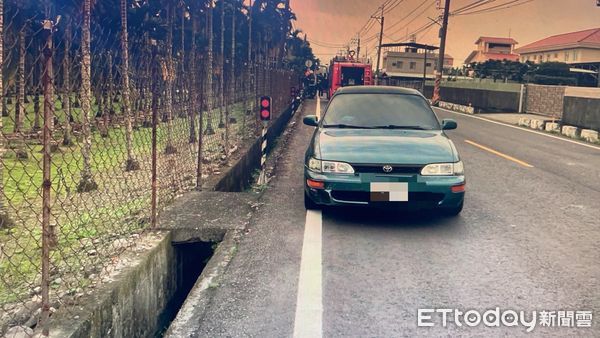 ▲屏東縣內埔鄉屏里義路段2日上午發生自小客車衝撞女騎士的交通事故           。（圖／記者陳崑福翻攝）