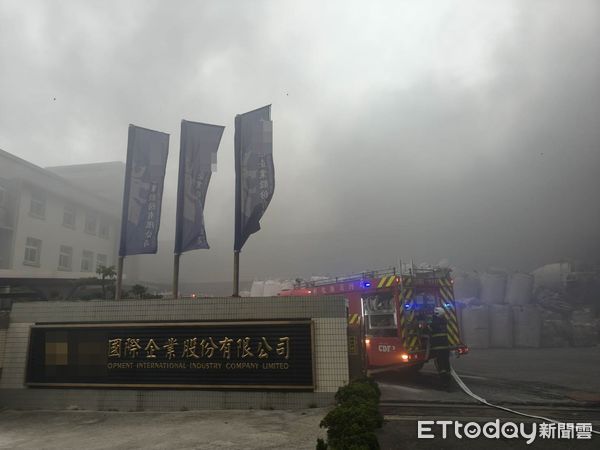 ▲▼        彰化塑膠工廠火警     。（圖／記者唐詠絮翻攝）
