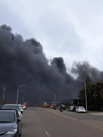 ▲▼     彰化塑膠工廠火警        。（圖／翻攝賴清美臉書）