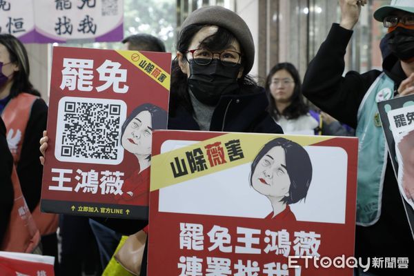 ▲▼ 罷免團體送件。（圖／記者湯興漢攝）