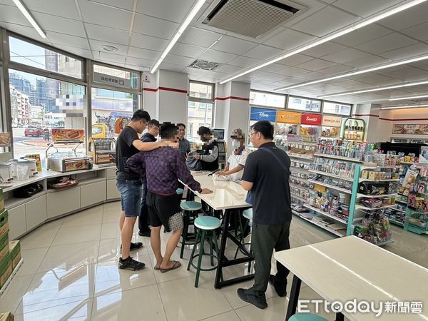 ▲▼清水警方去年逮捕2名詐欺車手，台中法官日前判處2人各10月。（圖／警方提供，下同）