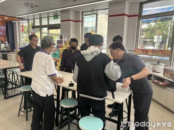 ▲▼清水警方去年逮捕2名詐欺車手，台中法官日前判處2人各10月。（圖／警方提供，下同）