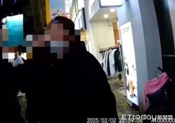 ▲▼       女子買衣服想殺價被拒絕，竟惱羞大鬧西門町      。（圖／記者黃宥寧翻攝）