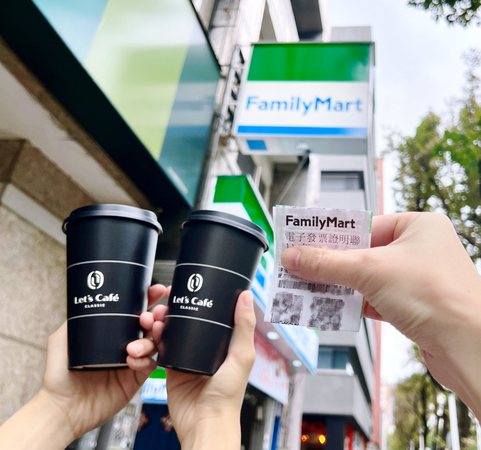 ▲▼全家開出中獎發票，其中一組更獎落離島的全家澎湖尚洪店。（圖／業者提供）