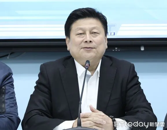 ▲▼國民黨團總召傅崐萁 書記長王鴻薇 首席副書記長羅智強 召開 拜年及時事回應 記者會。（圖／記者屠惠剛攝）