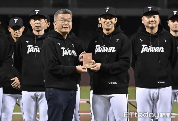 ▲▼中職會長蔡其昌、陳傑憲出席世界棒球經典賽資格賽中華隊開訓儀式 。（圖／記者李毓康攝）