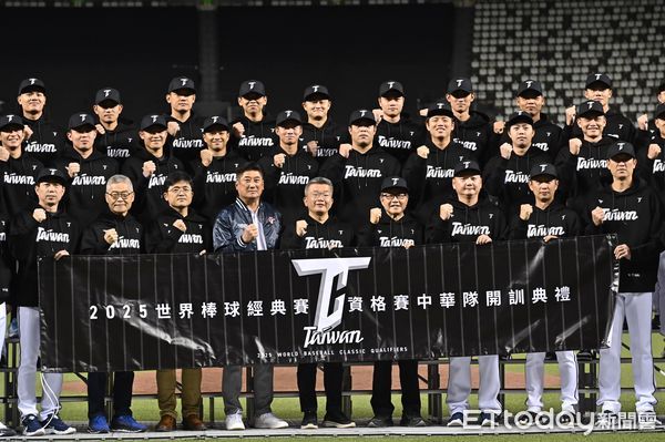 ▲▼ 中職會長蔡其昌、秘書長楊清瓏、棒協理事長辜仲諒、教育部長鄭英耀、中華隊總教練曾豪駒出席世界棒球經典賽資格賽中華隊開訓儀式。（圖／記者李毓康攝）