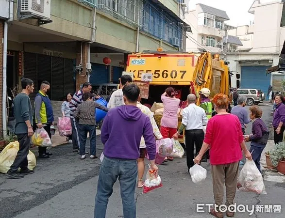 ▲▼ 每日3187噸！春節9天假垃圾量暴增，高雄宣布中午起加強清運。（圖／記者賴文萱翻攝）