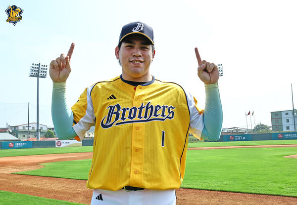 ▲▼曾頌恩改披1號戰袍。（圖／中信兄弟提供）