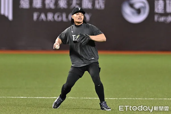 ▲▼張育成出席世界棒球經典賽資格賽中華隊開訓。（圖／記者李毓康攝）