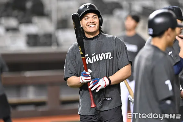 ▲▼張育成出席世界棒球經典賽資格賽中華隊開訓。（圖／記者李毓康攝）