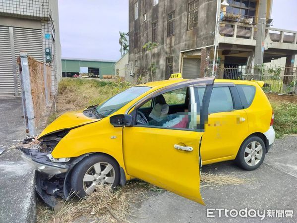 ▲台南市柳營區柳營路一段3日下午1時發生1起疑計程車自撞車禍事故，翁姓駕駛人送醫不治身亡。（圖／民眾提供，下同）