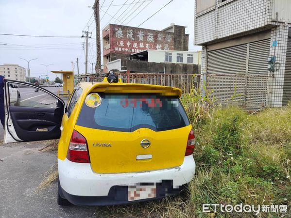 ▲台南市柳營區柳營路一段3日下午1時發生1起疑計程車自撞車禍事故，翁姓駕駛人送醫不治身亡。（圖／民眾提供，下同）