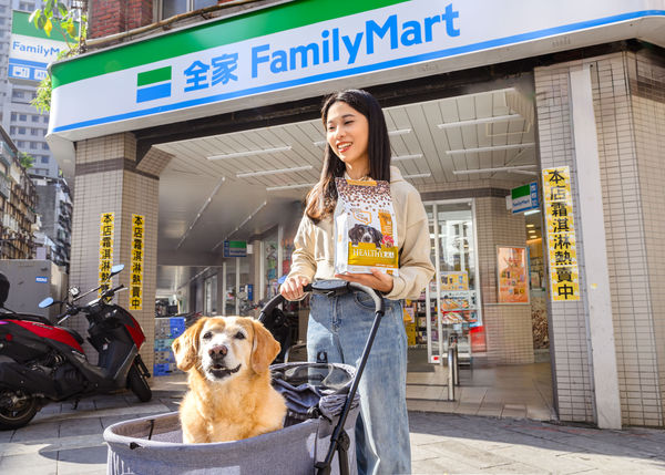 ▲▼全家聯名哆啦A夢，推出全新口味「紅豆牛奶霜淇淋」，還有現做飲品杯款、寵物商品活動、限定周邊等。（圖／全家提供）