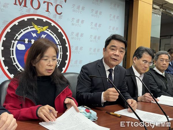▲▼交通部政務次長伍勝園說明春節疏運成效。（圖／記者李姿慧攝）