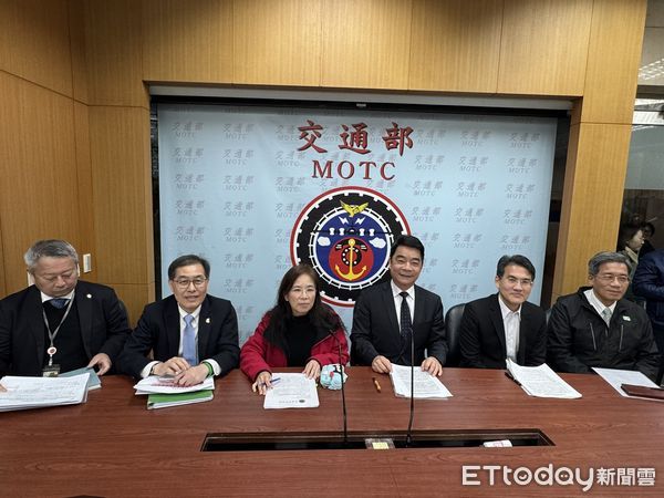 ▲▼交通部政務次長伍勝園說明春節疏運成效。（圖／記者李姿慧攝）