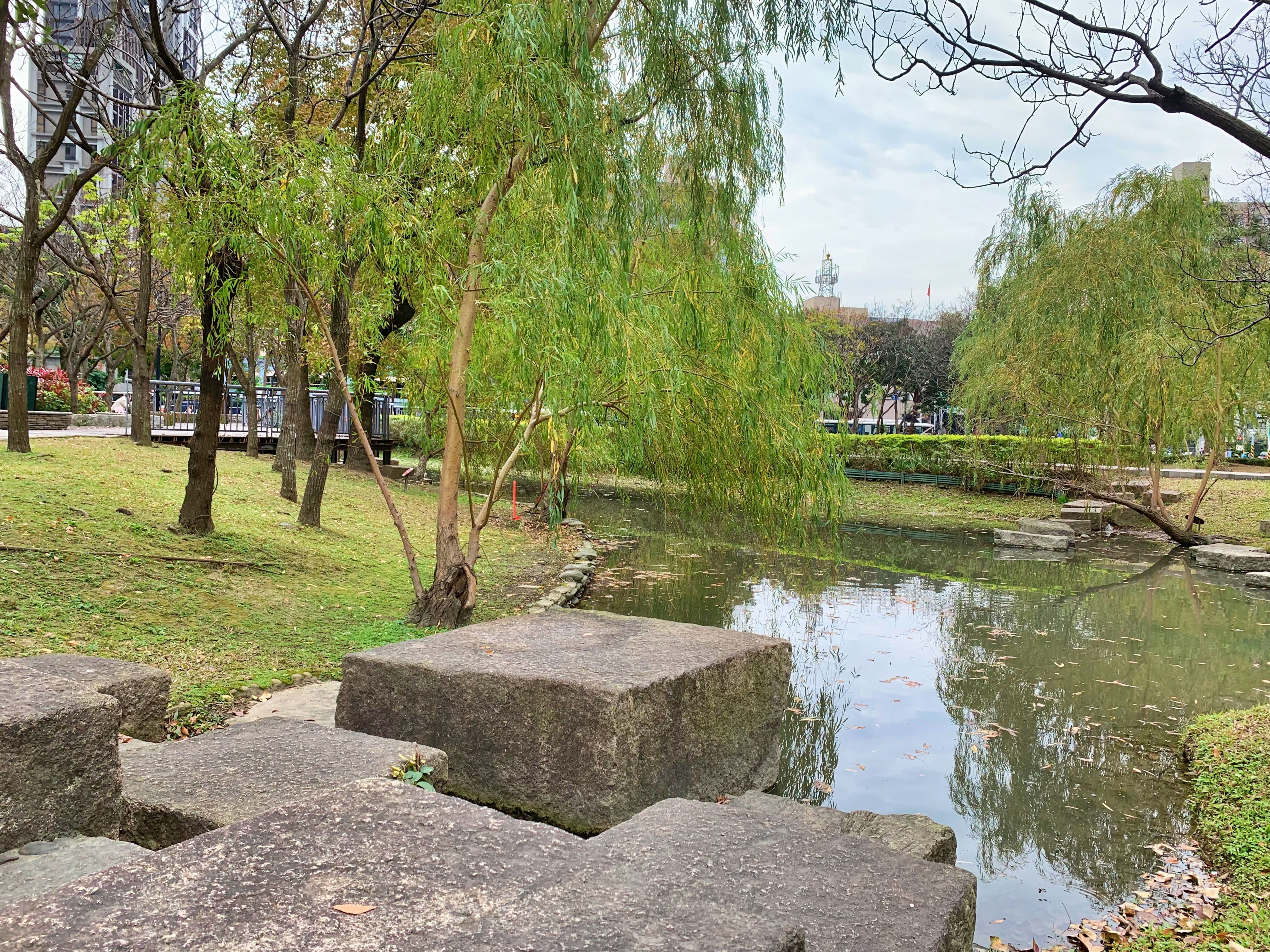 ▲元宵節祈福好去處！慈惠宮與萬坪公園雙重體驗。（圖／新北市景觀處提供）