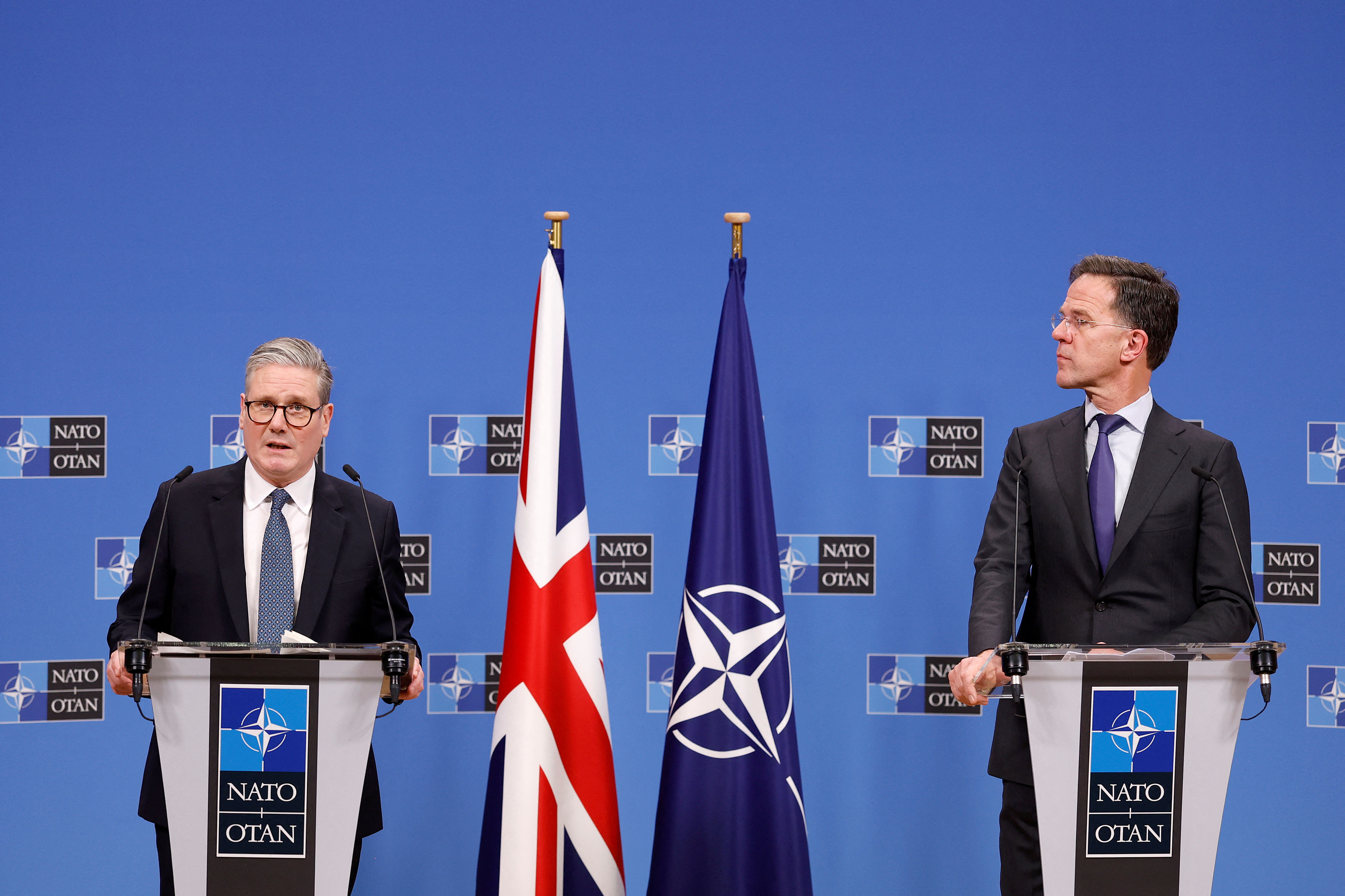 ▲英國首相施凱爾（左）與北約秘書長呂特（右）會面 。（圖／記者張靖榕攝