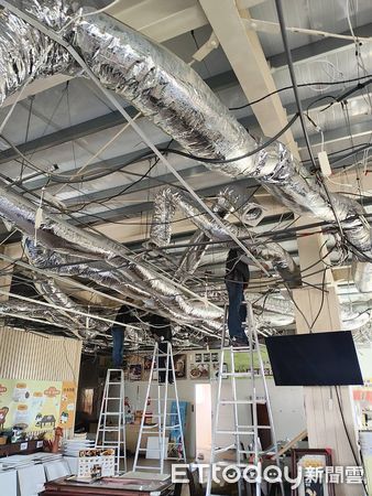 ▲台南玉井知名的「黃金蕎麥探索館」在1月21日強震中受到嚴重損害，在創辦人林家寶的堅持與團隊的努力下，於春節期間恢復營業，市長黃偉哲特別前往探訪關心。（圖／記者林東良翻攝，下同）