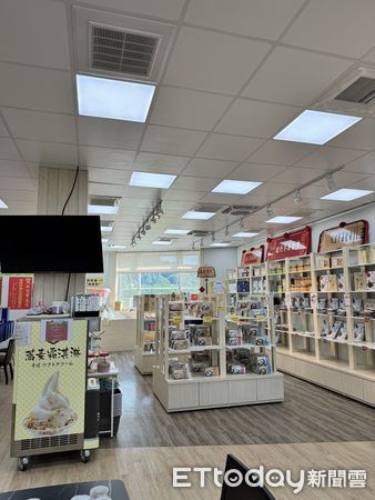 ▲台南玉井知名的「黃金蕎麥探索館」在1月21日強震中受到嚴重損害，在創辦人林家寶的堅持與團隊的努力下，於春節期間恢復營業，市長黃偉哲特別前往探訪關心。（圖／記者林東良翻攝，下同）