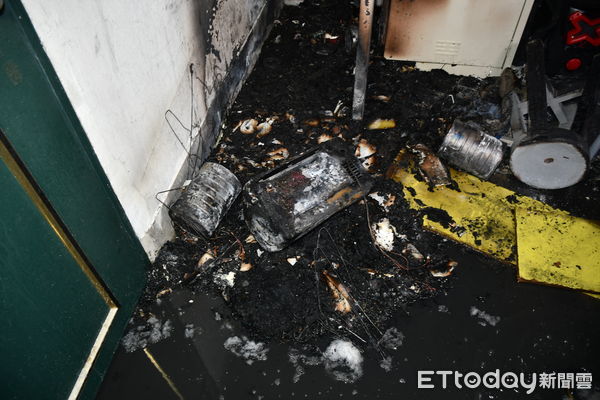 ▲台南市新市區中信科技大學宿舍3日上午發生火警，消防局於上午8時13分接獲報案後，立即派遣消防人員及消防車趕赴現場進行搶救，並於8時40分成功撲滅火勢，所幸未傳出人員傷亡。（圖／記者林東良翻攝，下同）