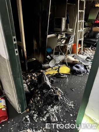 ▲台南市新市區中信科技大學宿舍3日上午發生火警，消防局於上午8時13分接獲報案後，立即派遣消防人員及消防車趕赴現場進行搶救，並於8時40分成功撲滅火勢，所幸未傳出人員傷亡。（圖／記者林東良翻攝，下同）