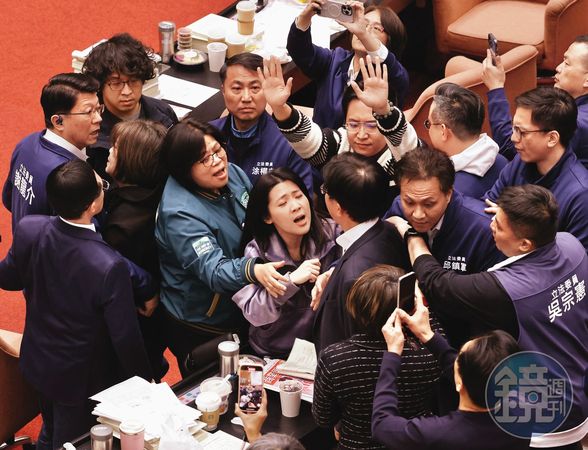 徐巧芯轉換成選戰模式，積極應對罷免。