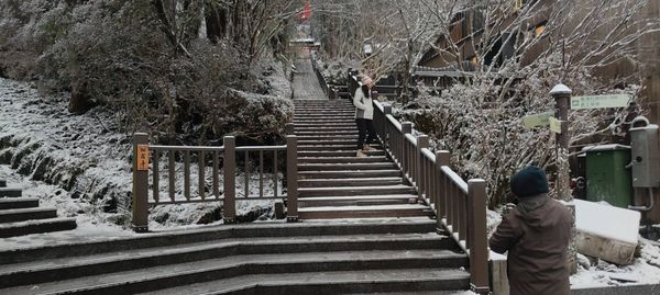 ▲▼太平山4日凌晨最低溫-1度下冰霰，雪白美景遊客驚喜。（圖／太平山莊提供，下同）