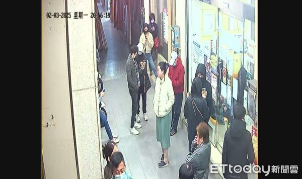 ▲民眾搶打疫苗。（圖／施勝桓醫師提供）