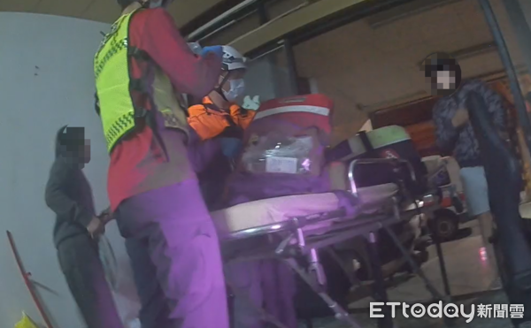 ▲枋寮消防分隊與熱心民眾合力救醒OHCA患者            。（圖／記者陳崑福翻攝）