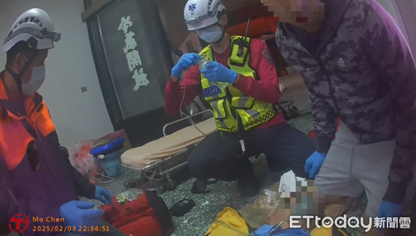 ▲枋寮消防分隊與熱心民眾合力救醒OHCA患者            。（圖／記者陳崑福翻攝）