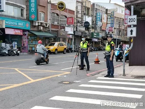 ▲屏東縣警方針對車不讓人行為加強取締             。（圖／記者陳崑福翻攝）
