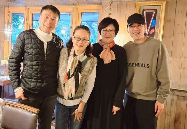 ▲▼《花系列》李天柱、王淑娟、崔佩儀、王耀慶難得相聚。（圖／翻攝自臉書／王淑娟、崔佩儀）